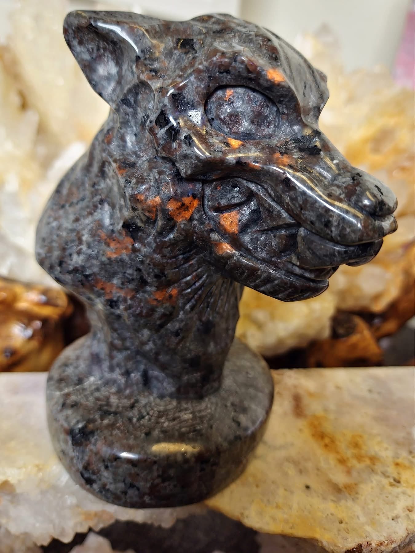Yooperlite Wolf (1442g)
