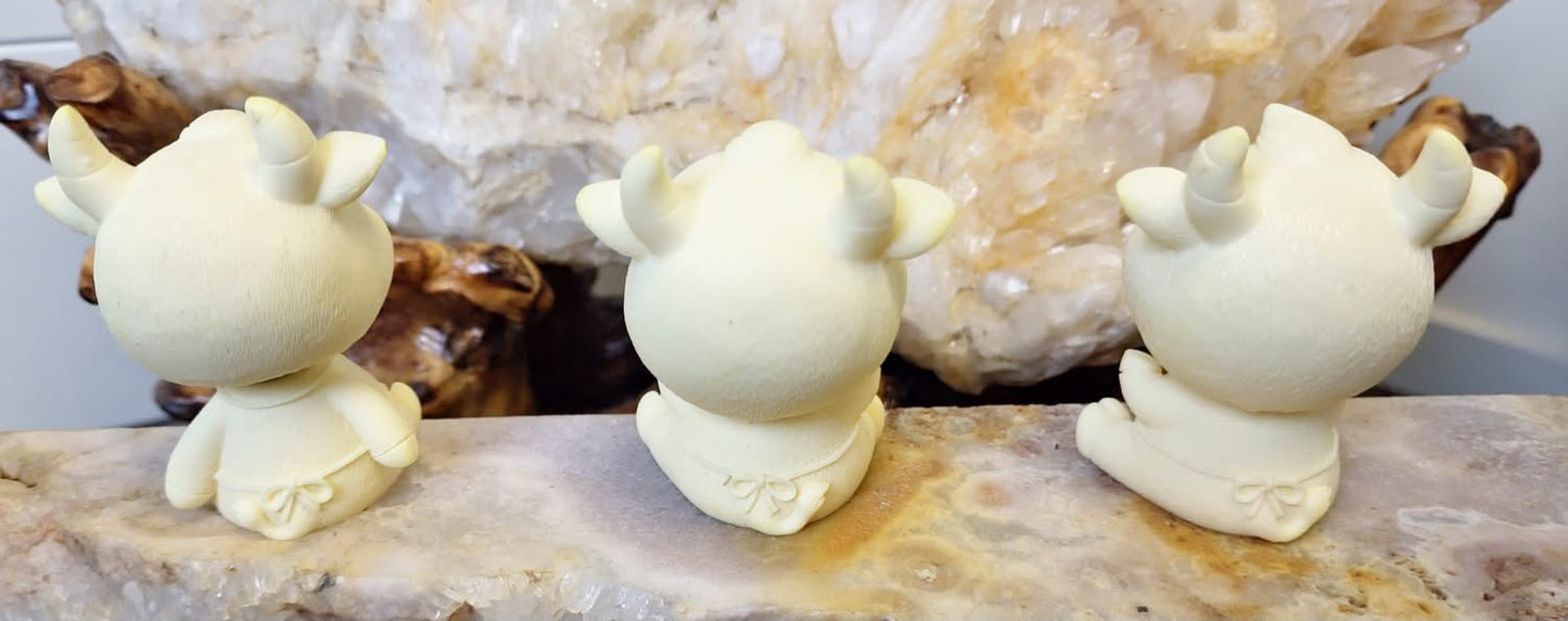 Ivory Nut Bobble Head Cow Set (284g)