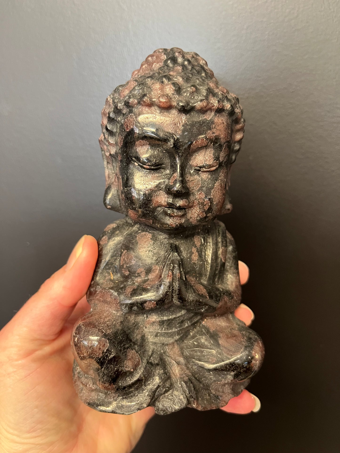 Garnet Buddha (1205g)