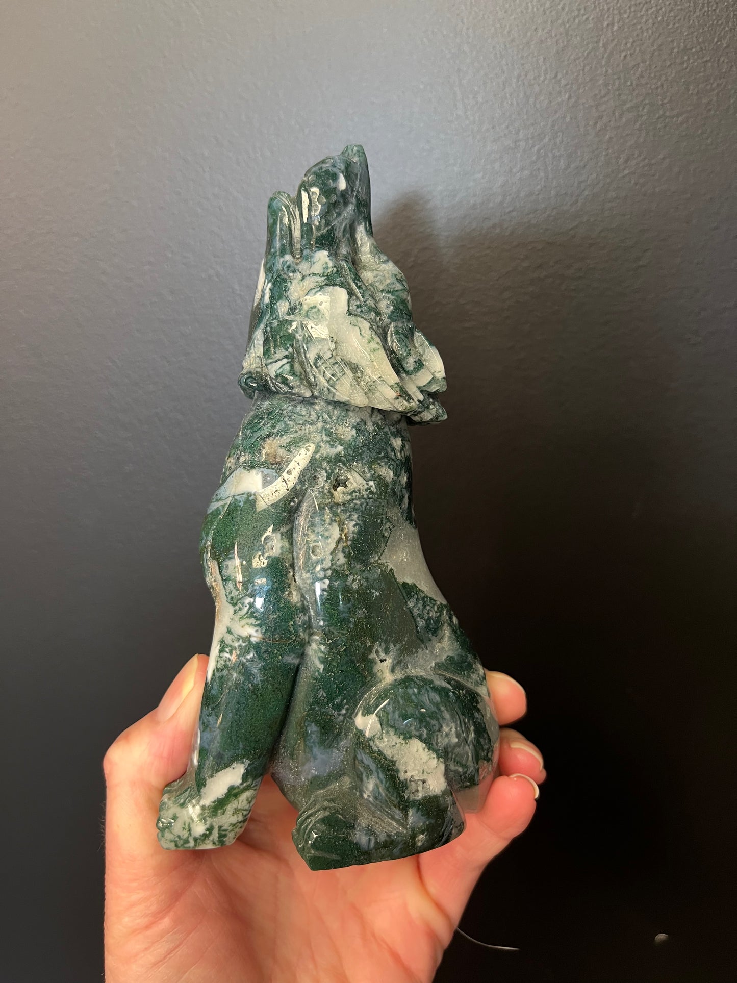 Moss Agate Wolf (632g)