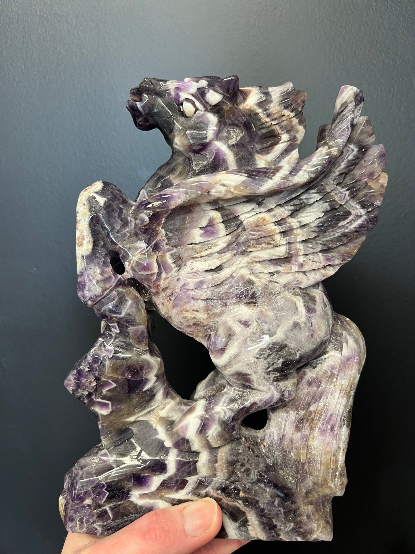 Chevron Amethyst Flying Horse (1.8kgs)