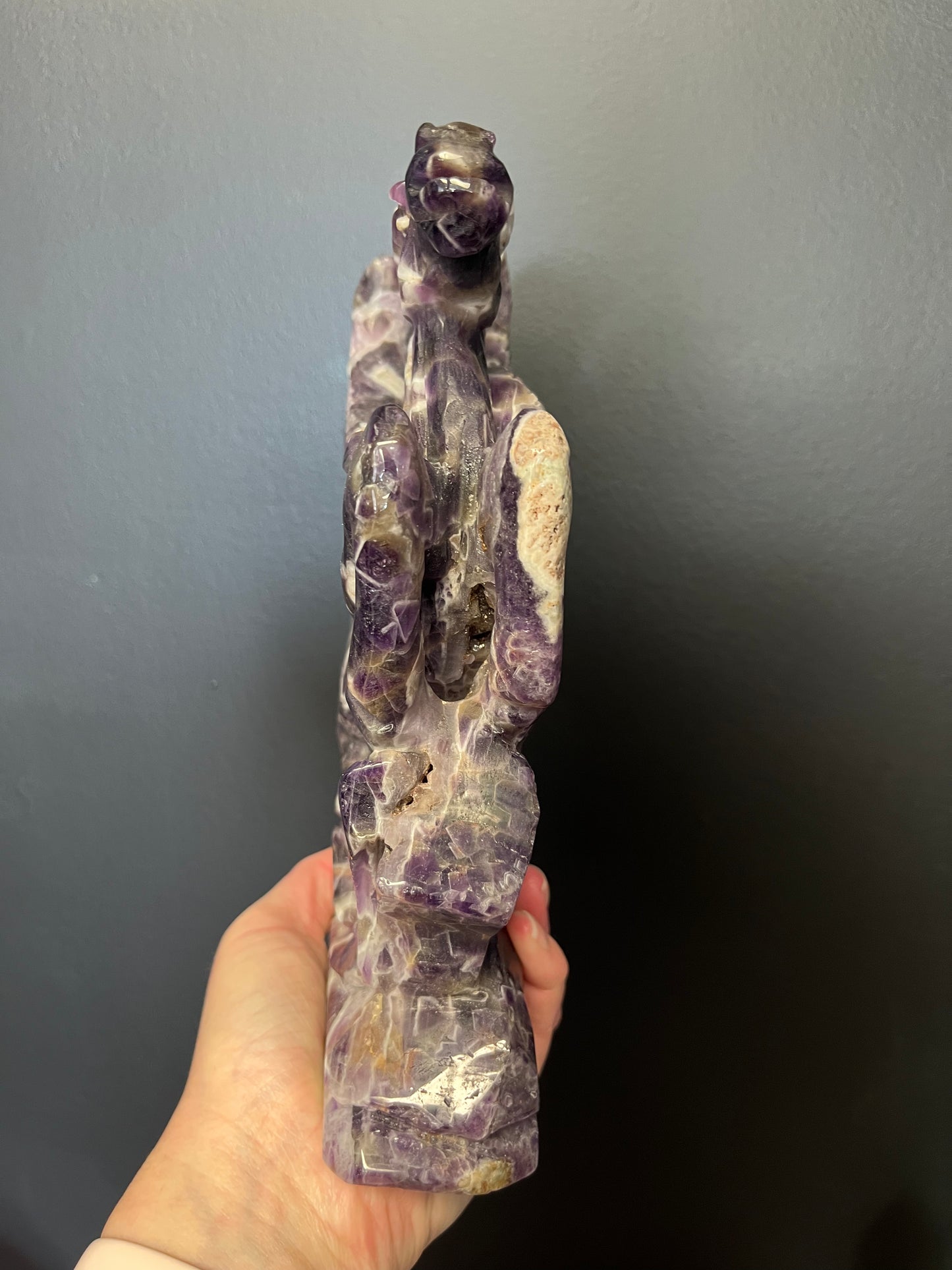 Chevron Amethyst Flying Horse (1.8kgs)