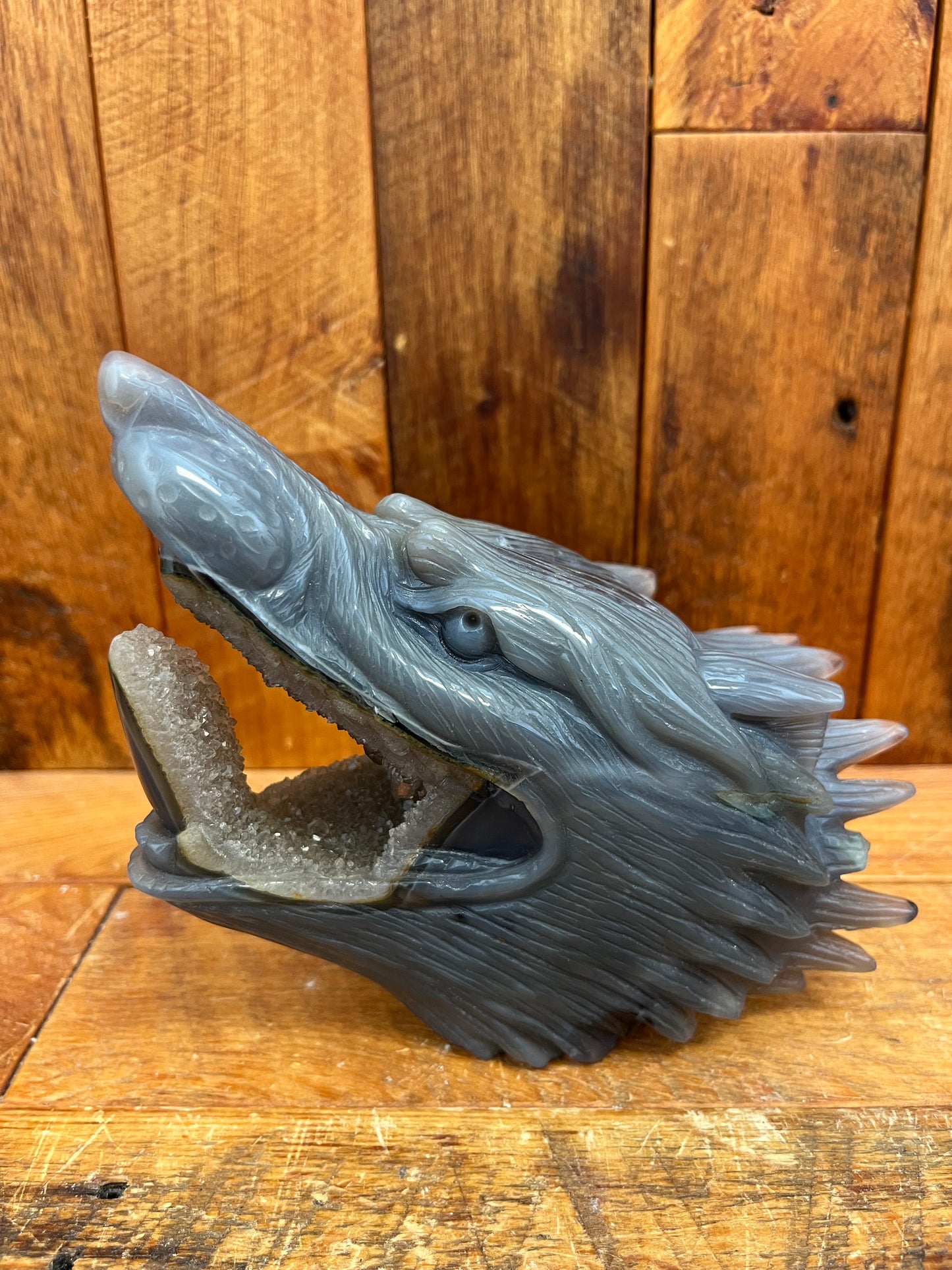 Agate Wolf Head (1194g)