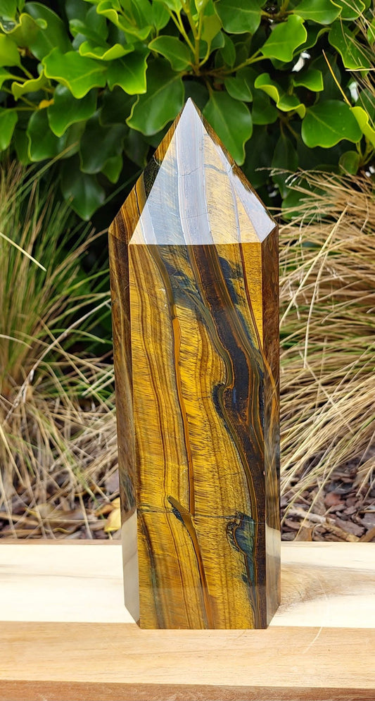 Tigers Eye Tower (3343g)