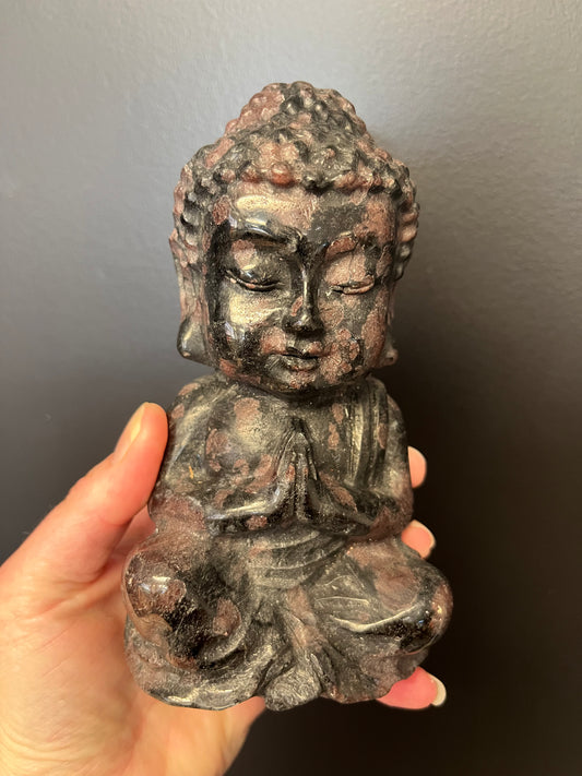 Garnet Buddha (1205g)