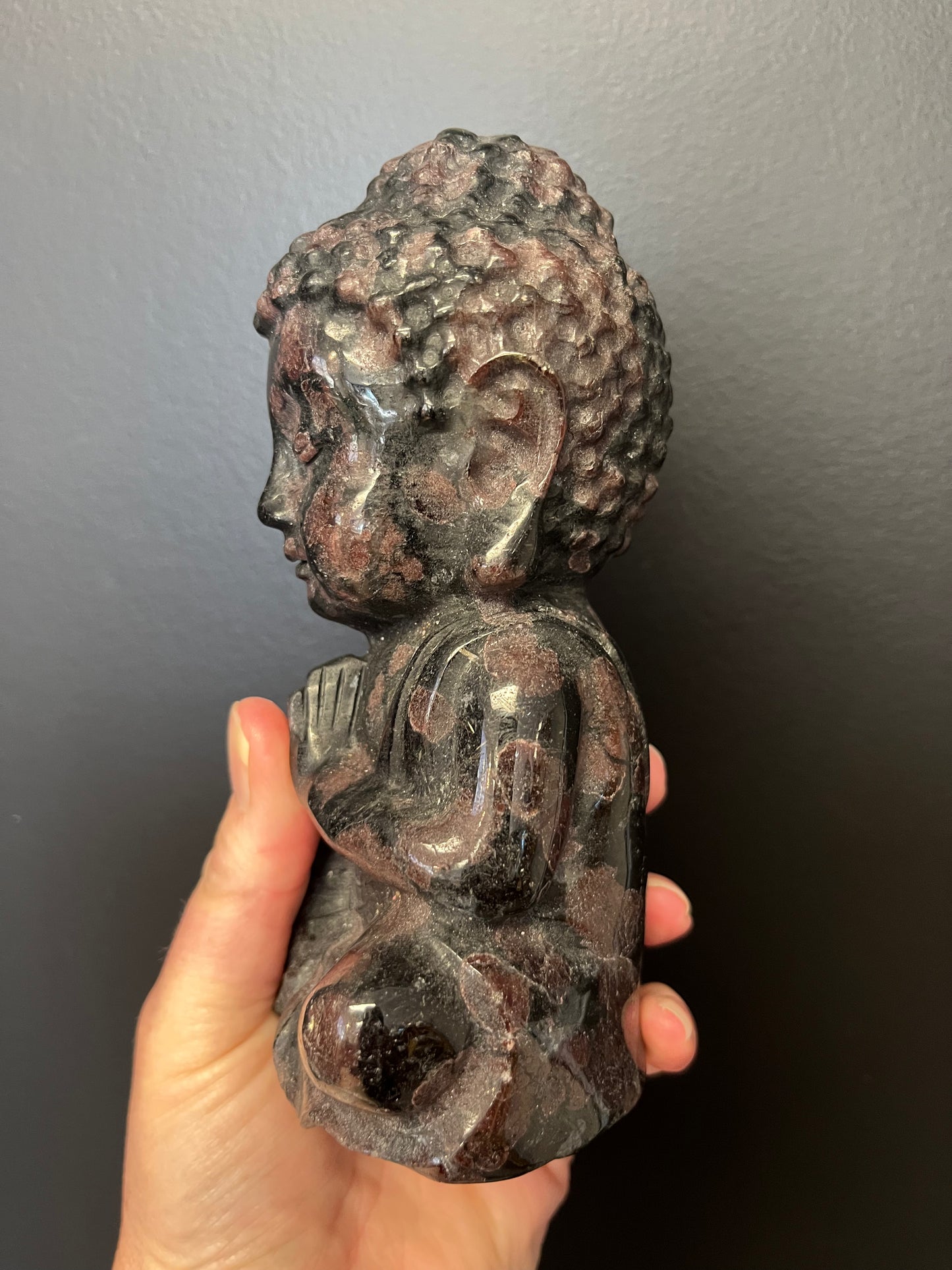 Garnet Buddha (1205g)