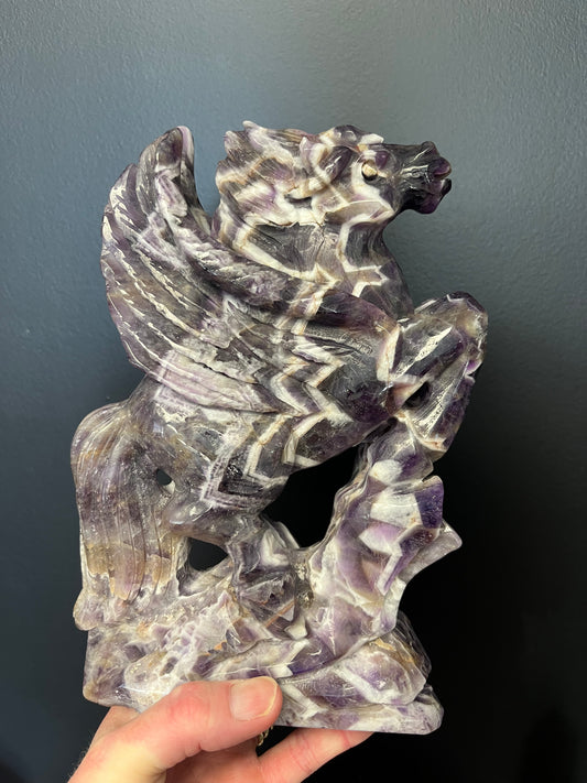 Chevron Amethyst Flying Horse (1.8kgs)